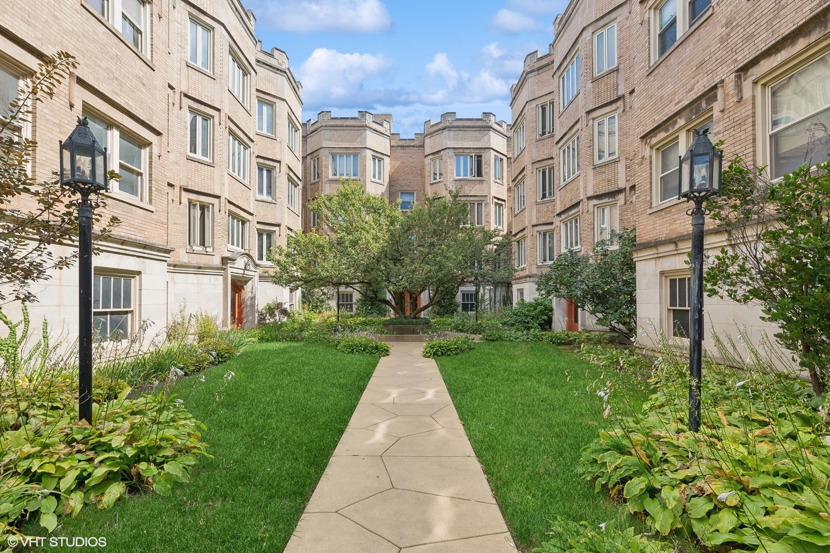 4221 N Paulina Street Unit: 2I