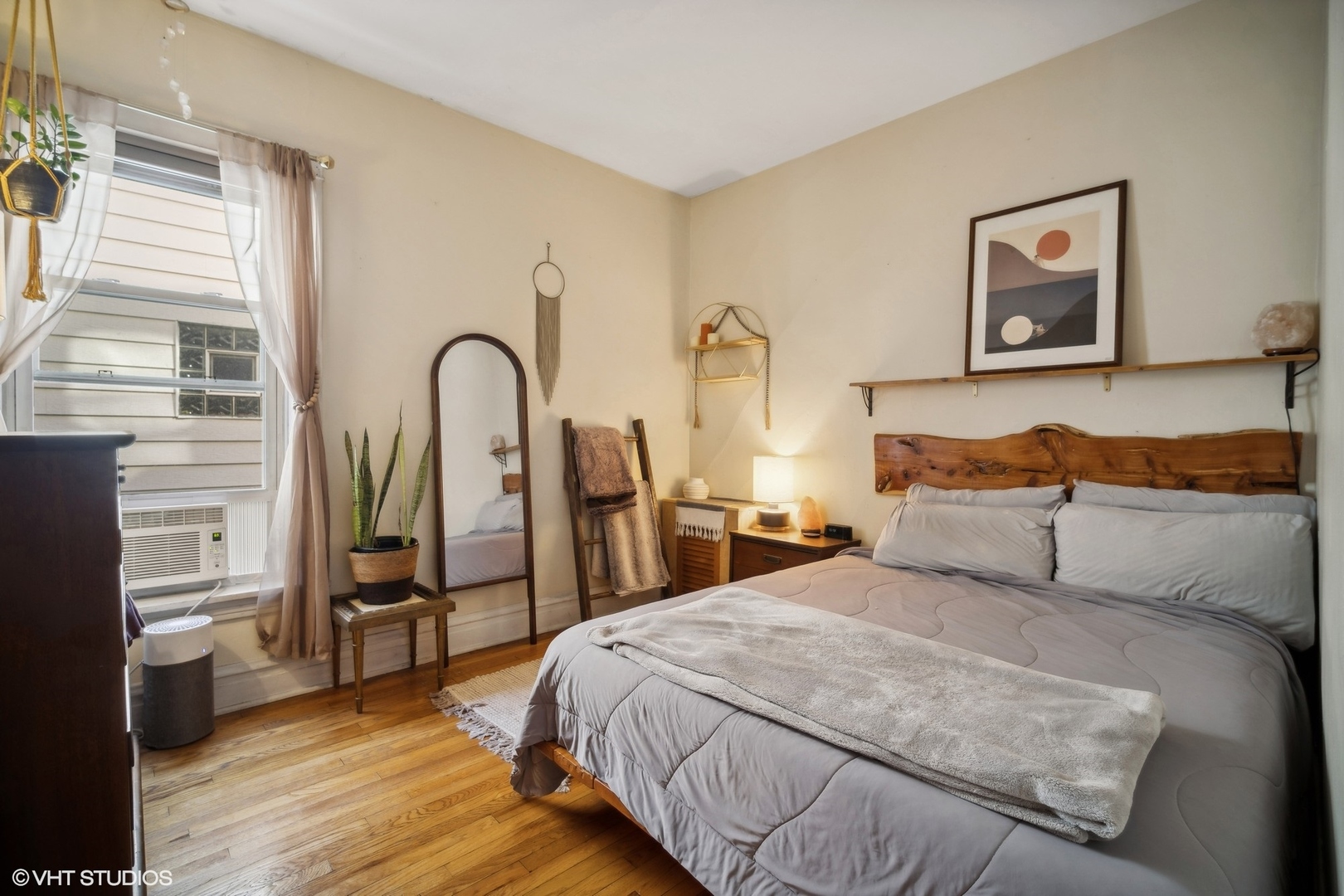 5036 W Sunnyside Avenue