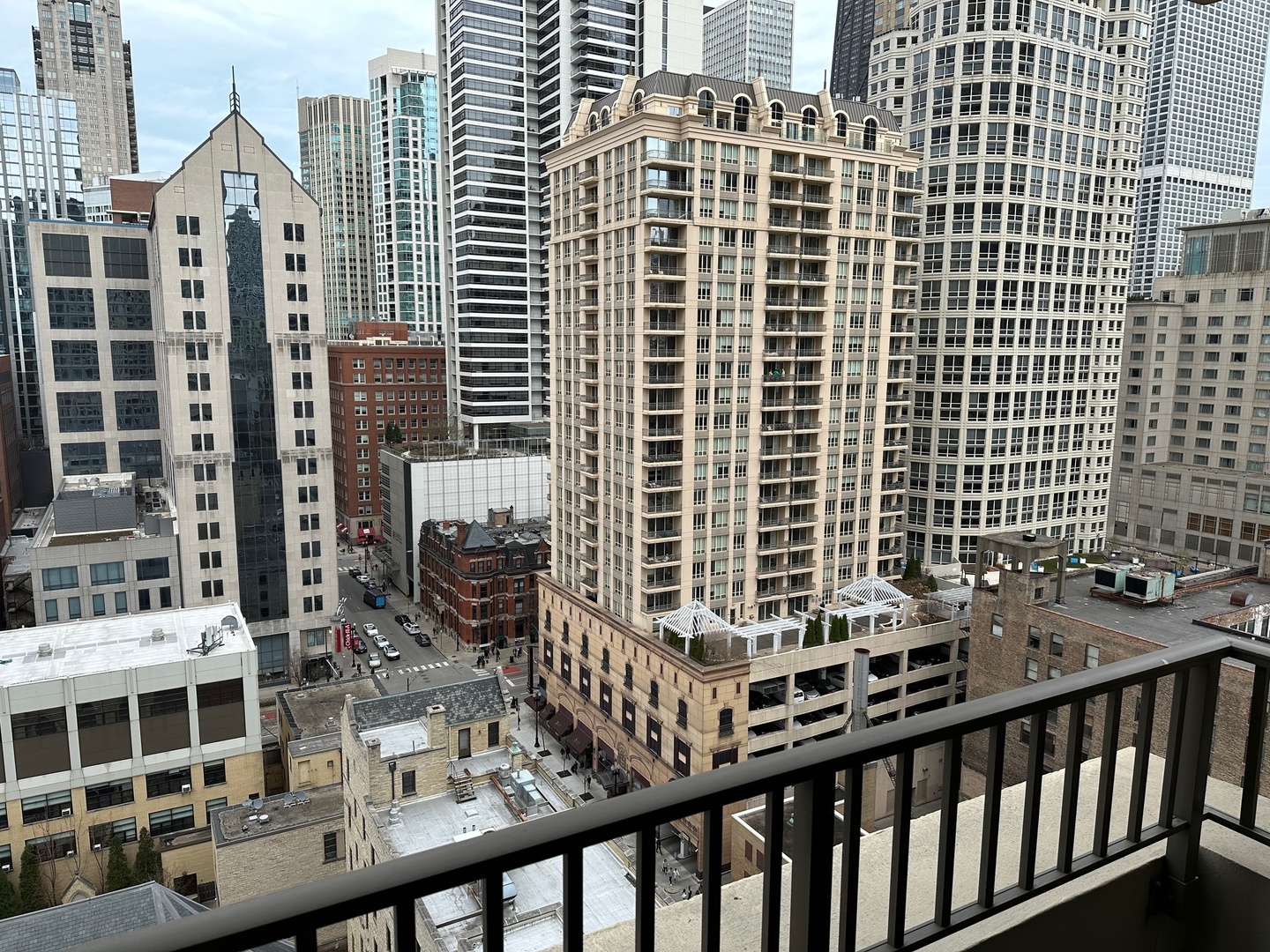 25 E Superior Street Unit: 1703