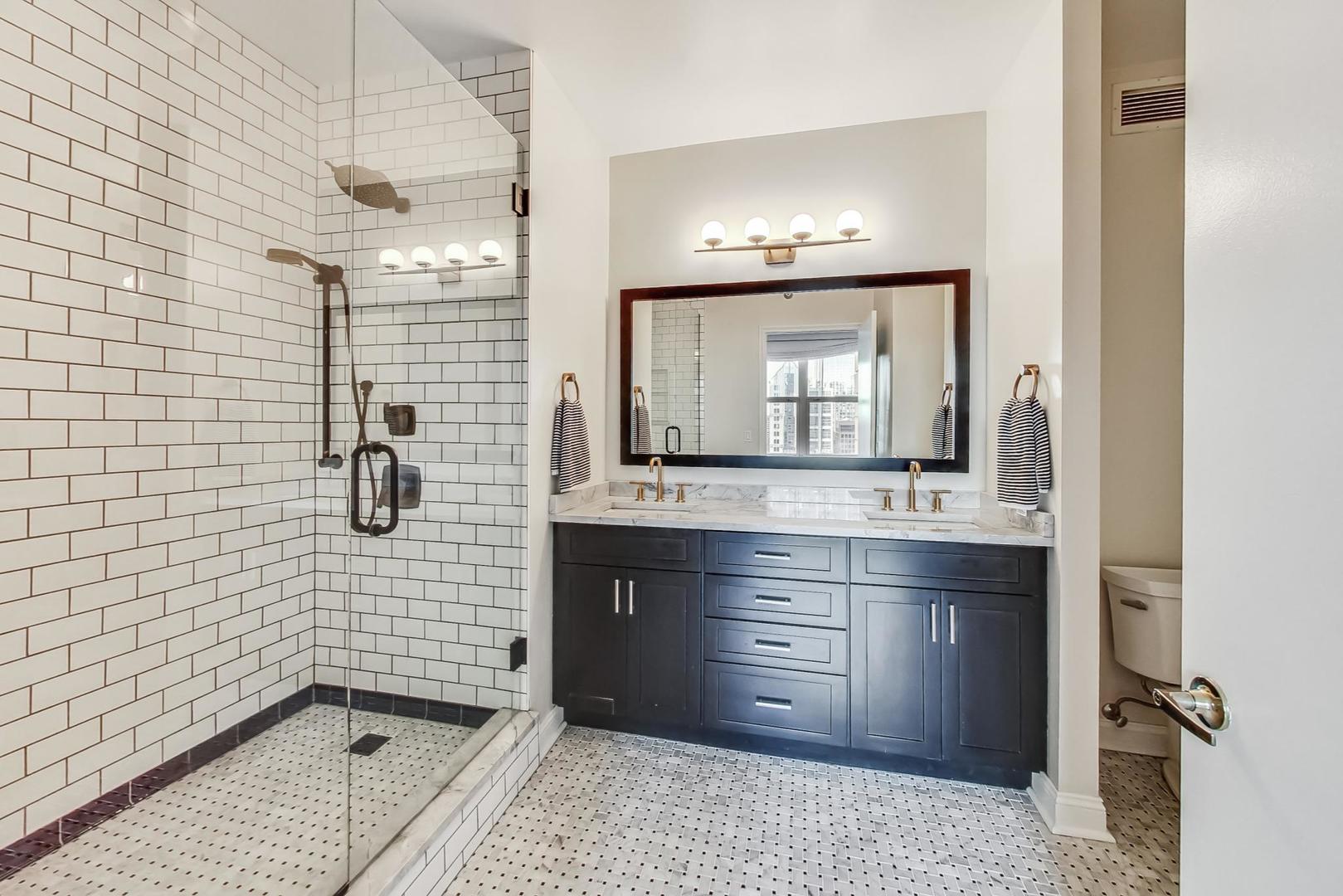 25 E Superior Street Unit: 1703