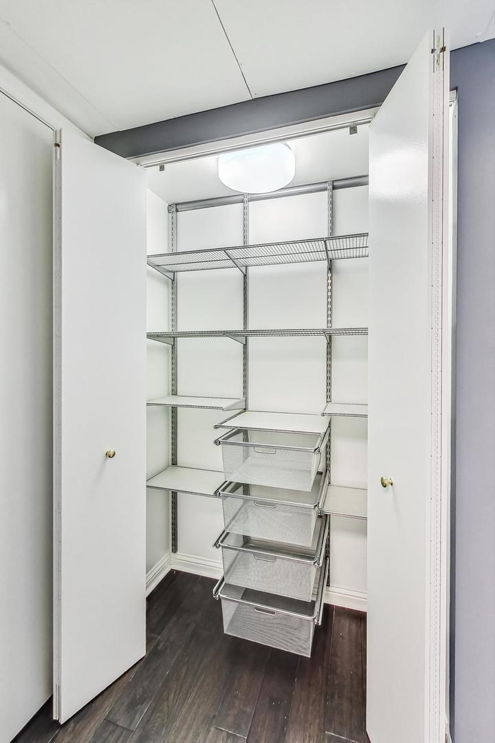 25 E Superior Street Unit: 1703