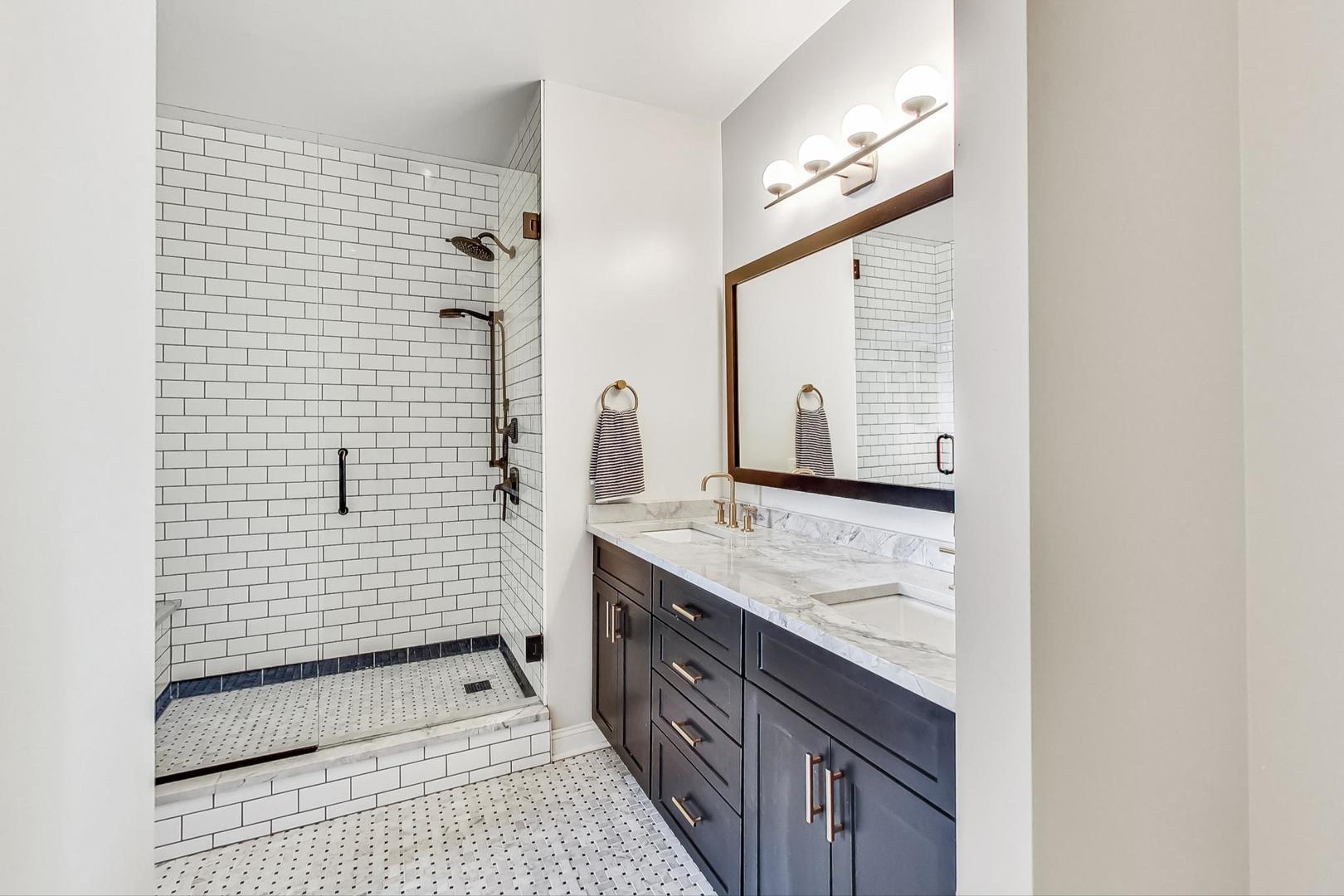 25 E Superior Street Unit: 1703