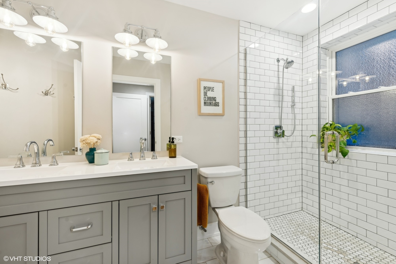 1436 W Elmdale Avenue Unit: 2