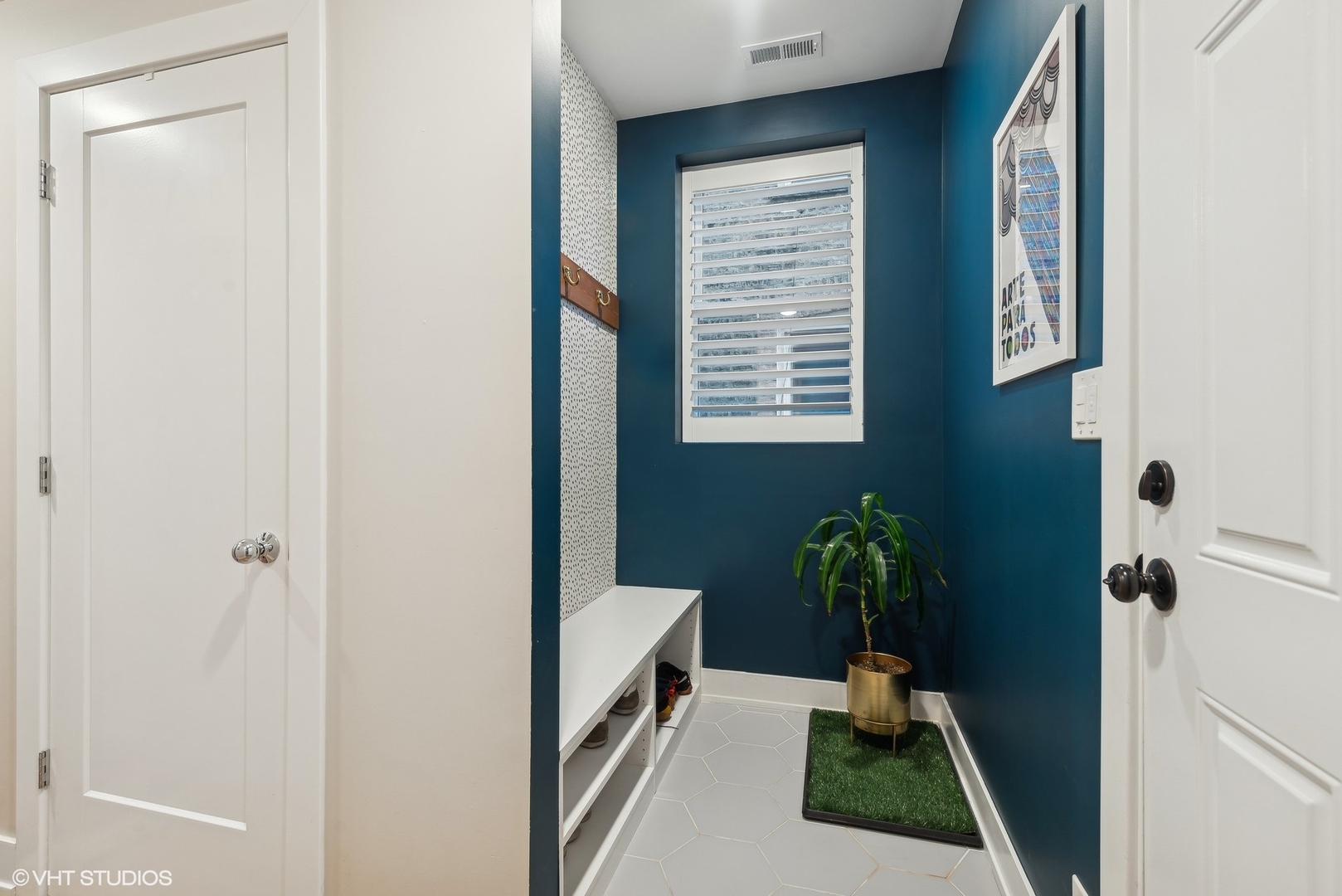 1436 W Elmdale Avenue Unit: 2