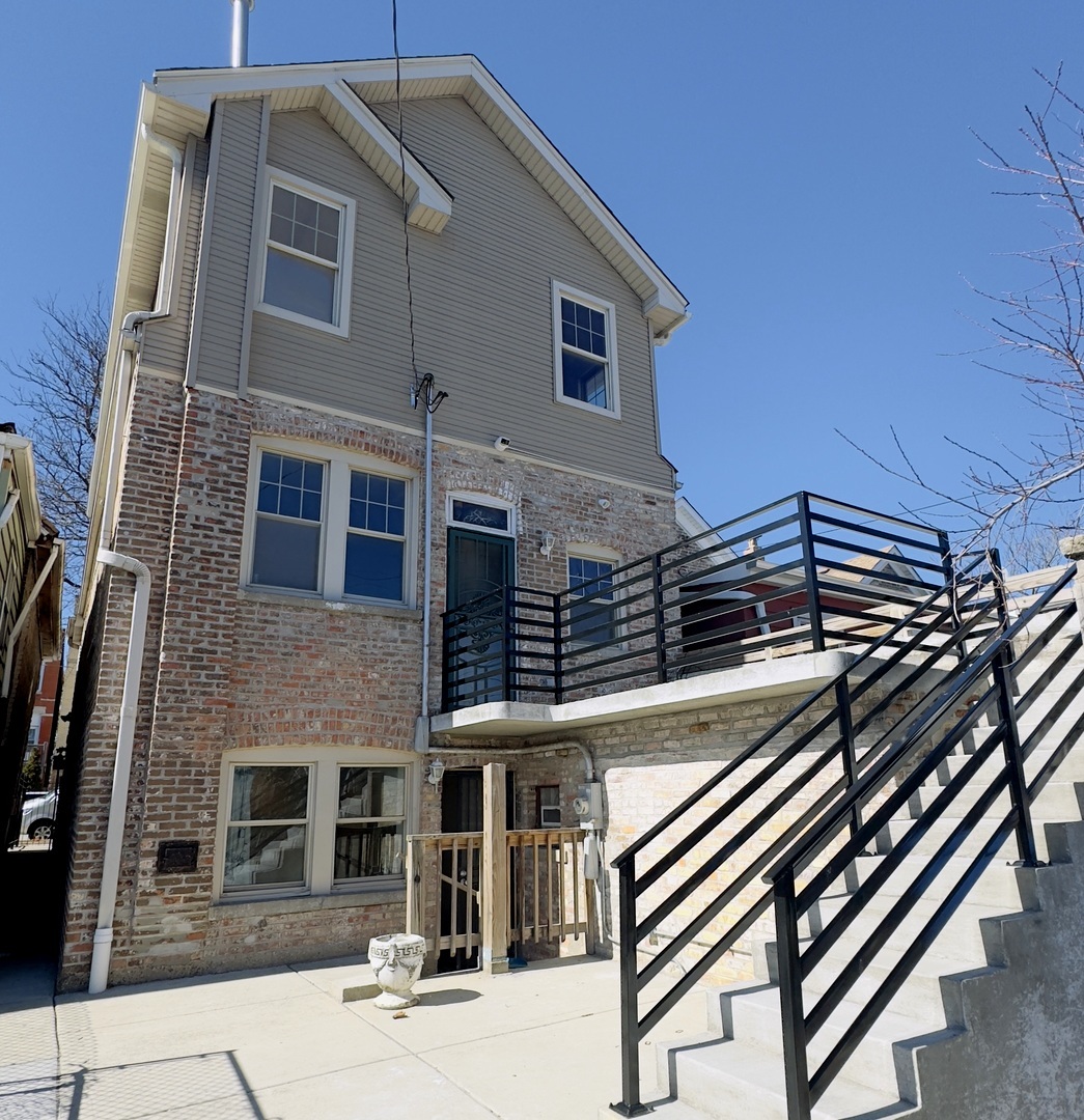 617 N TRUMBULL Avenue