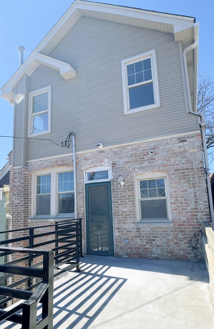 617 N TRUMBULL Avenue