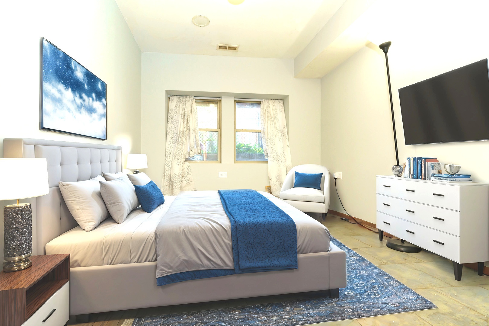 617 N TRUMBULL Avenue