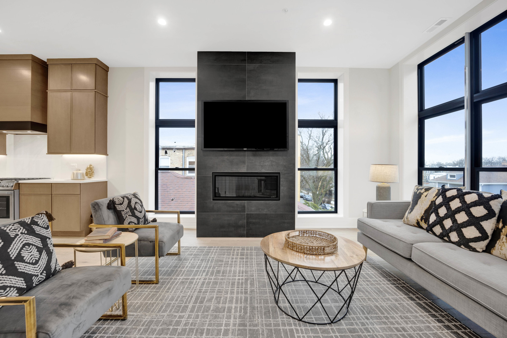 4343 N Richmond Avenue Unit: 2N