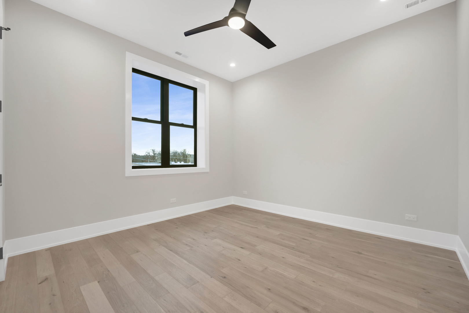 4343 N Richmond Avenue Unit: 2N