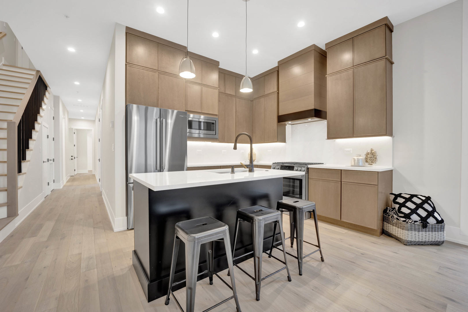 4343 N Richmond Avenue Unit: 2N