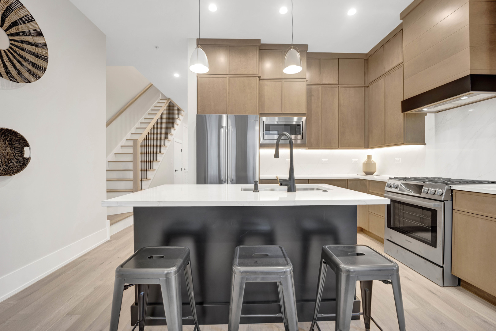 4343 N Richmond Avenue Unit: 2N