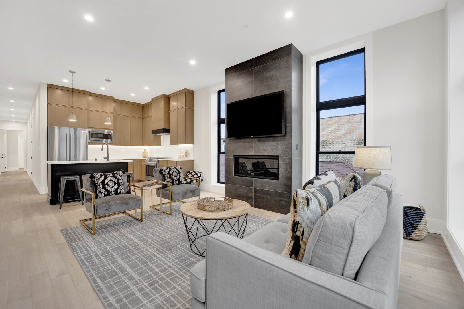 4343 N Richmond Avenue Unit: 2N