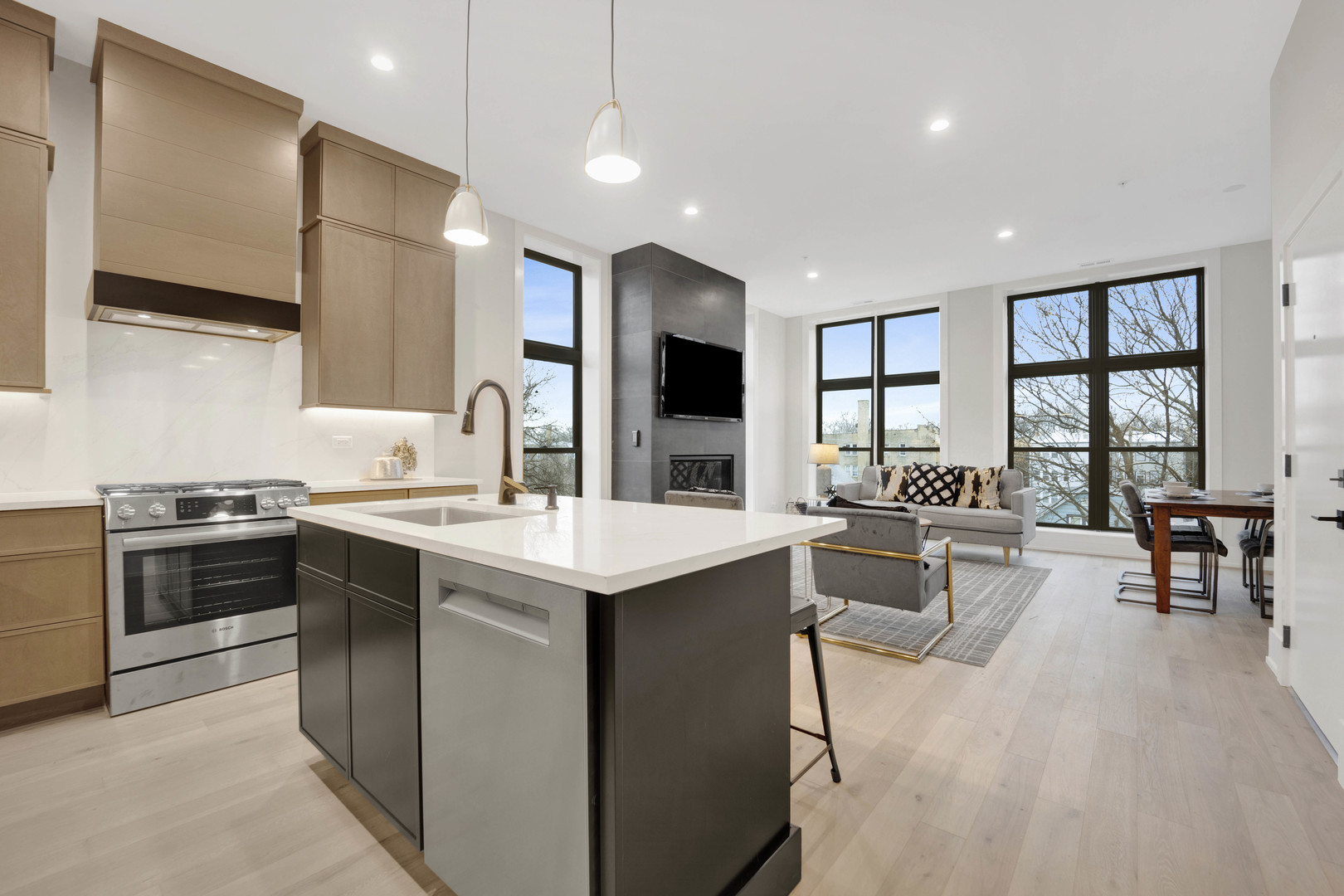 4343 N Richmond Avenue Unit: 2N