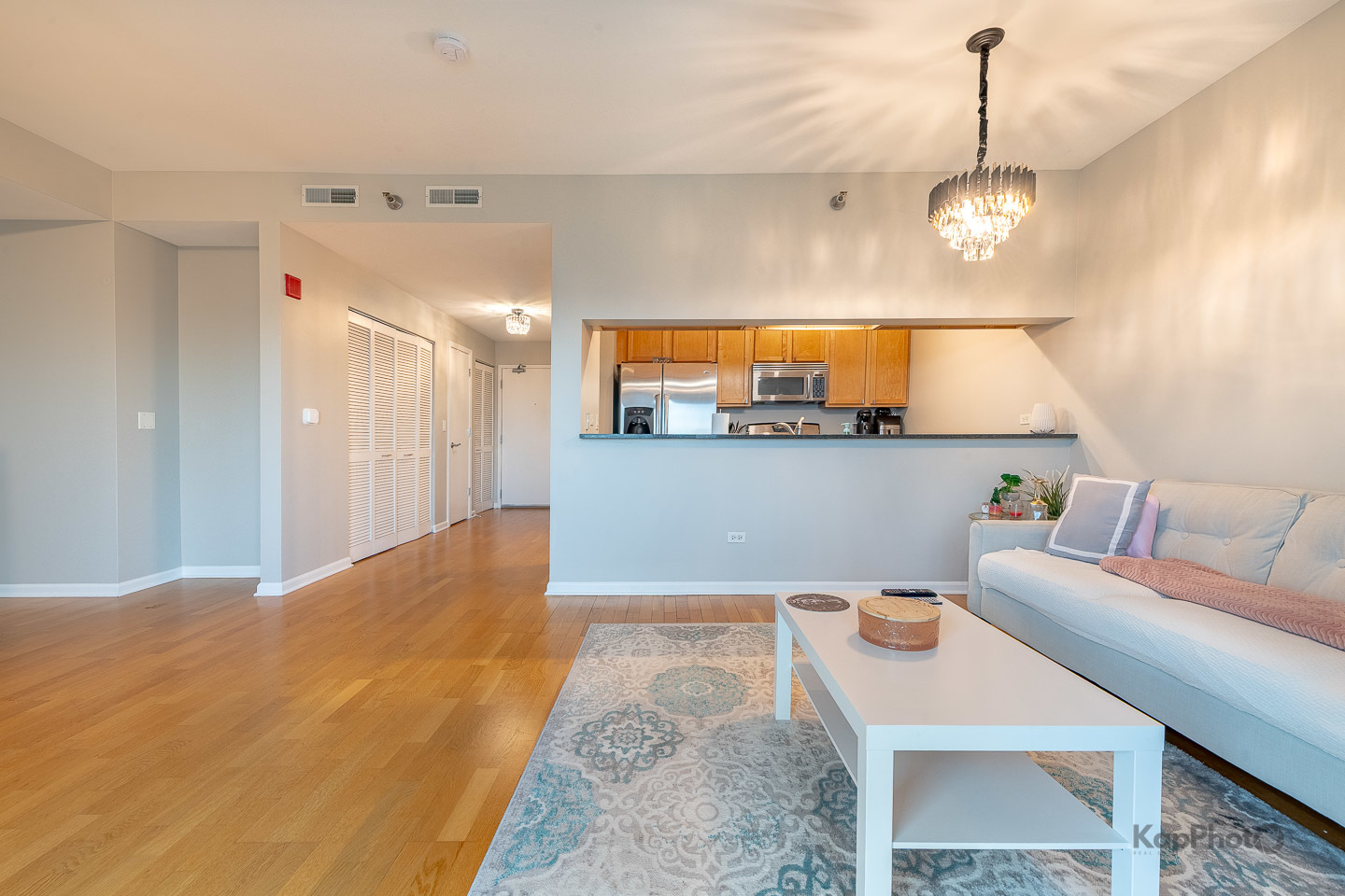 100 N Hermitage Avenue Unit: 504