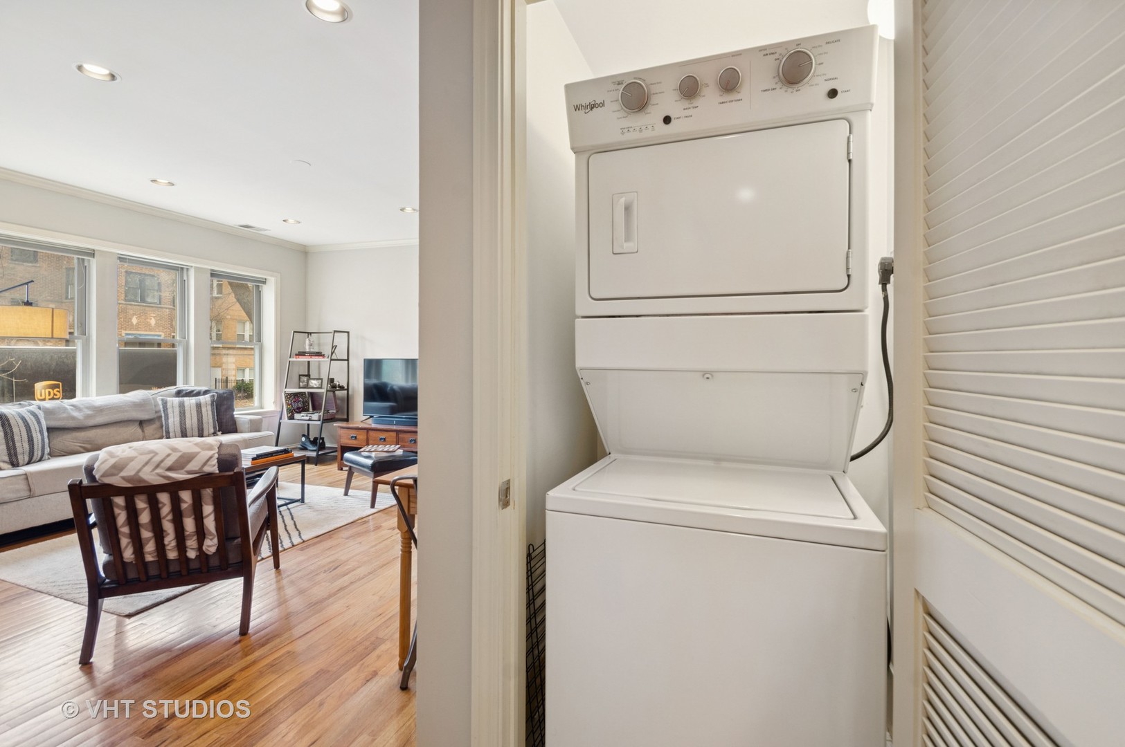 2711 W ARGYLE Street Unit: 1