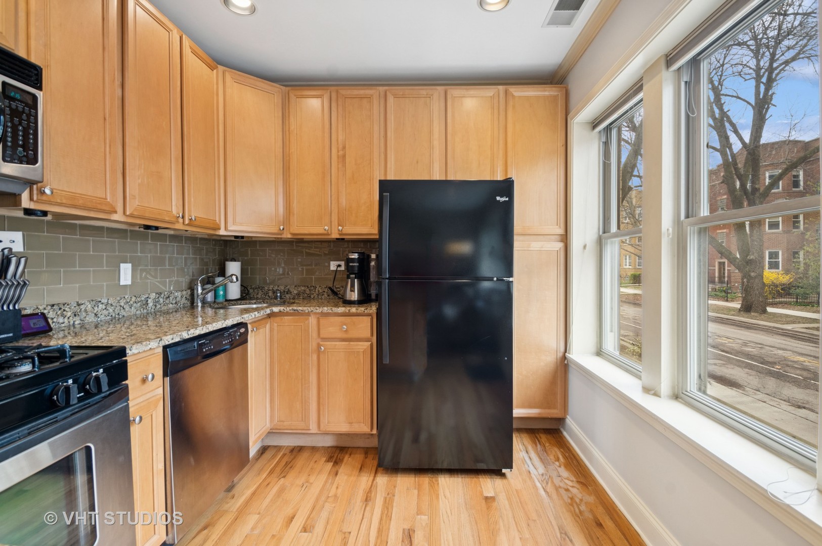 2711 W ARGYLE Street Unit: 1