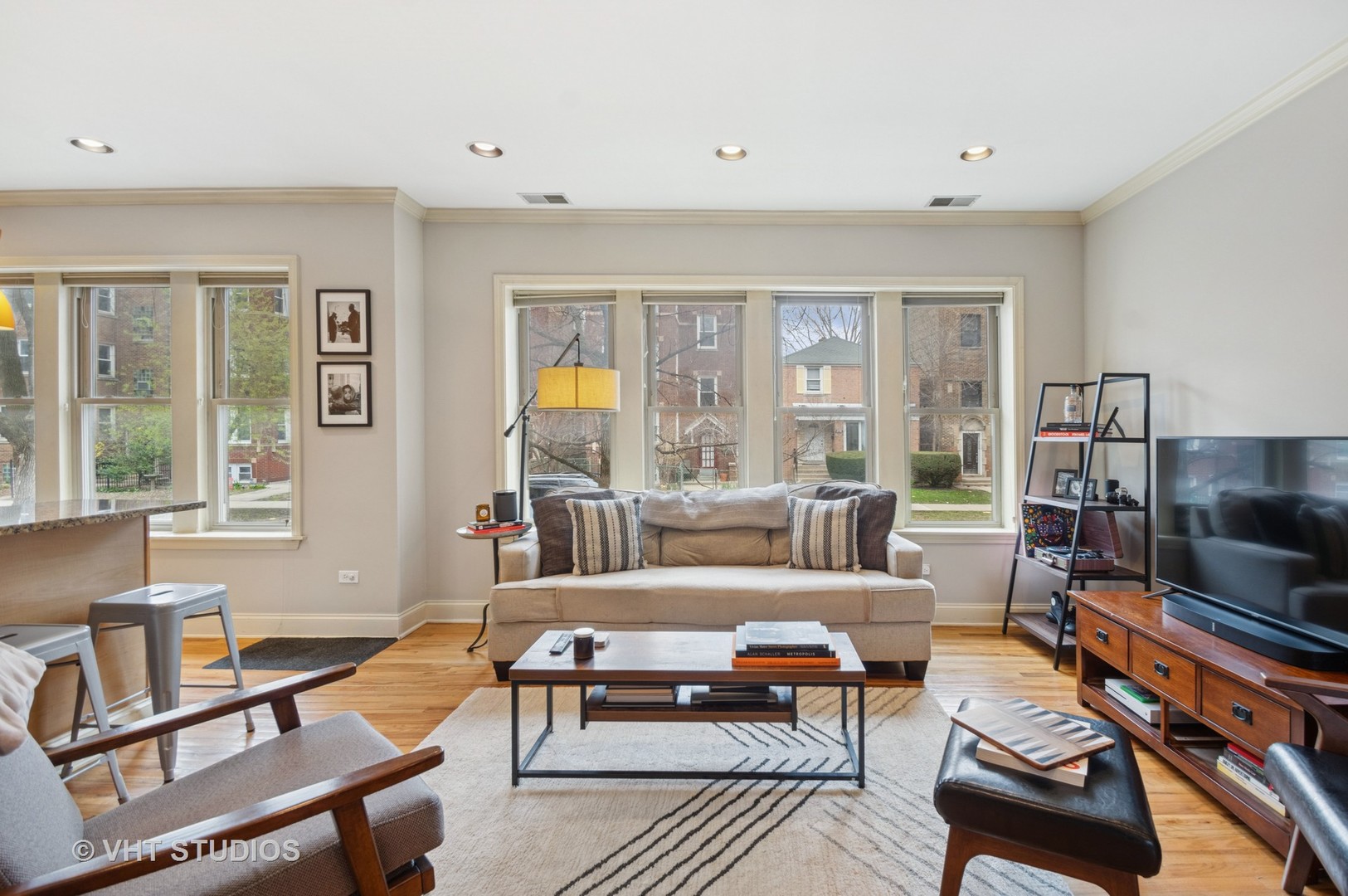 2711 W ARGYLE Street Unit: 1