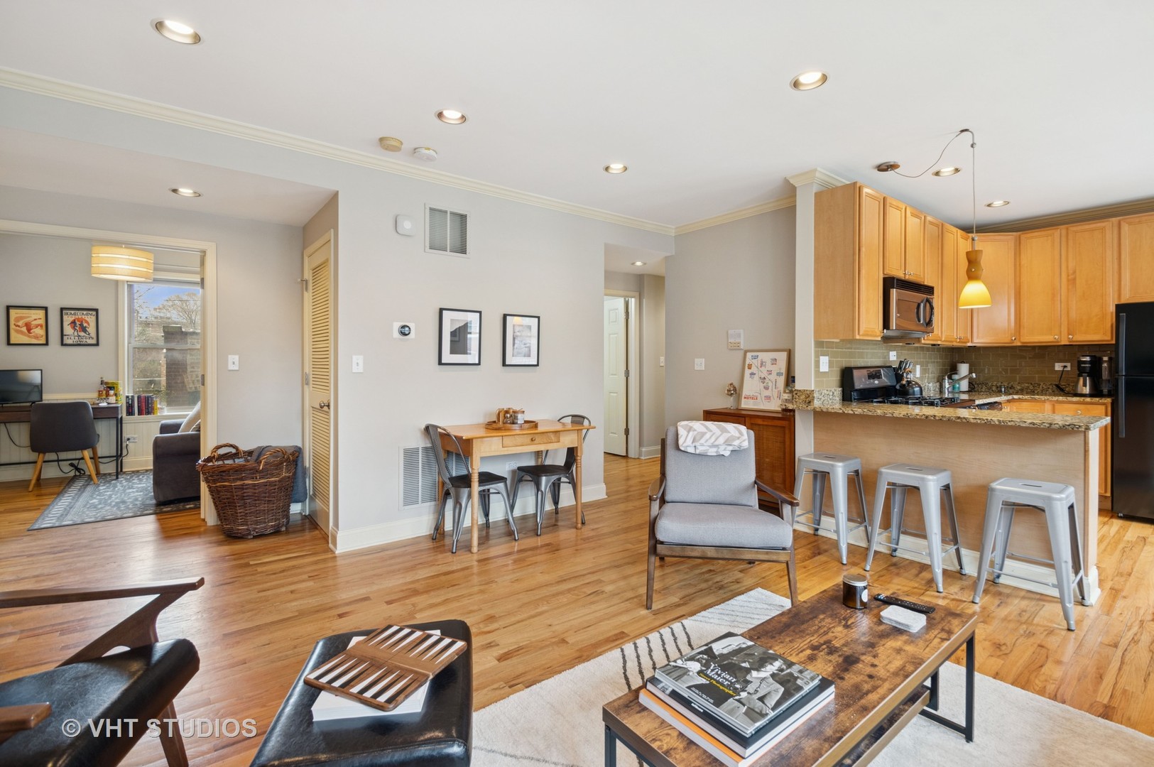 2711 W ARGYLE Street Unit: 1