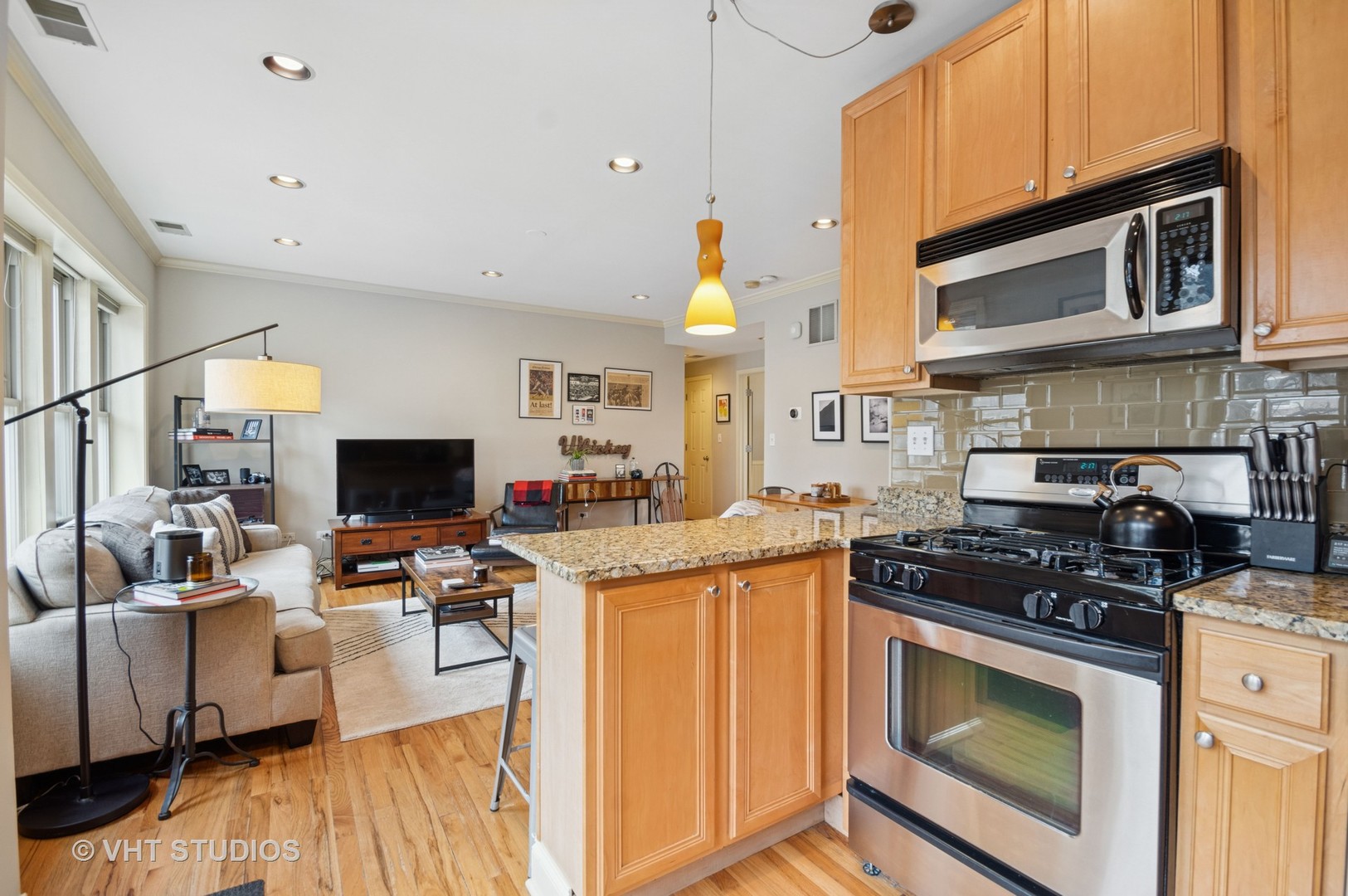 2711 W ARGYLE Street Unit: 1