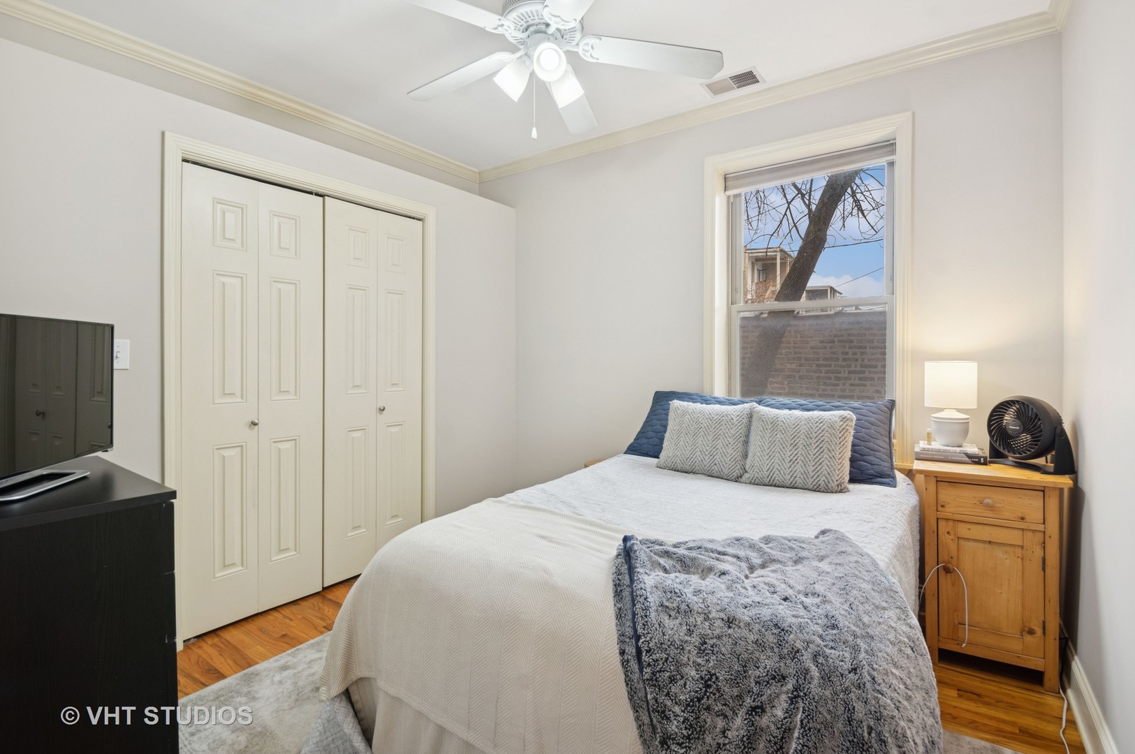 2711 W ARGYLE Street Unit: 1