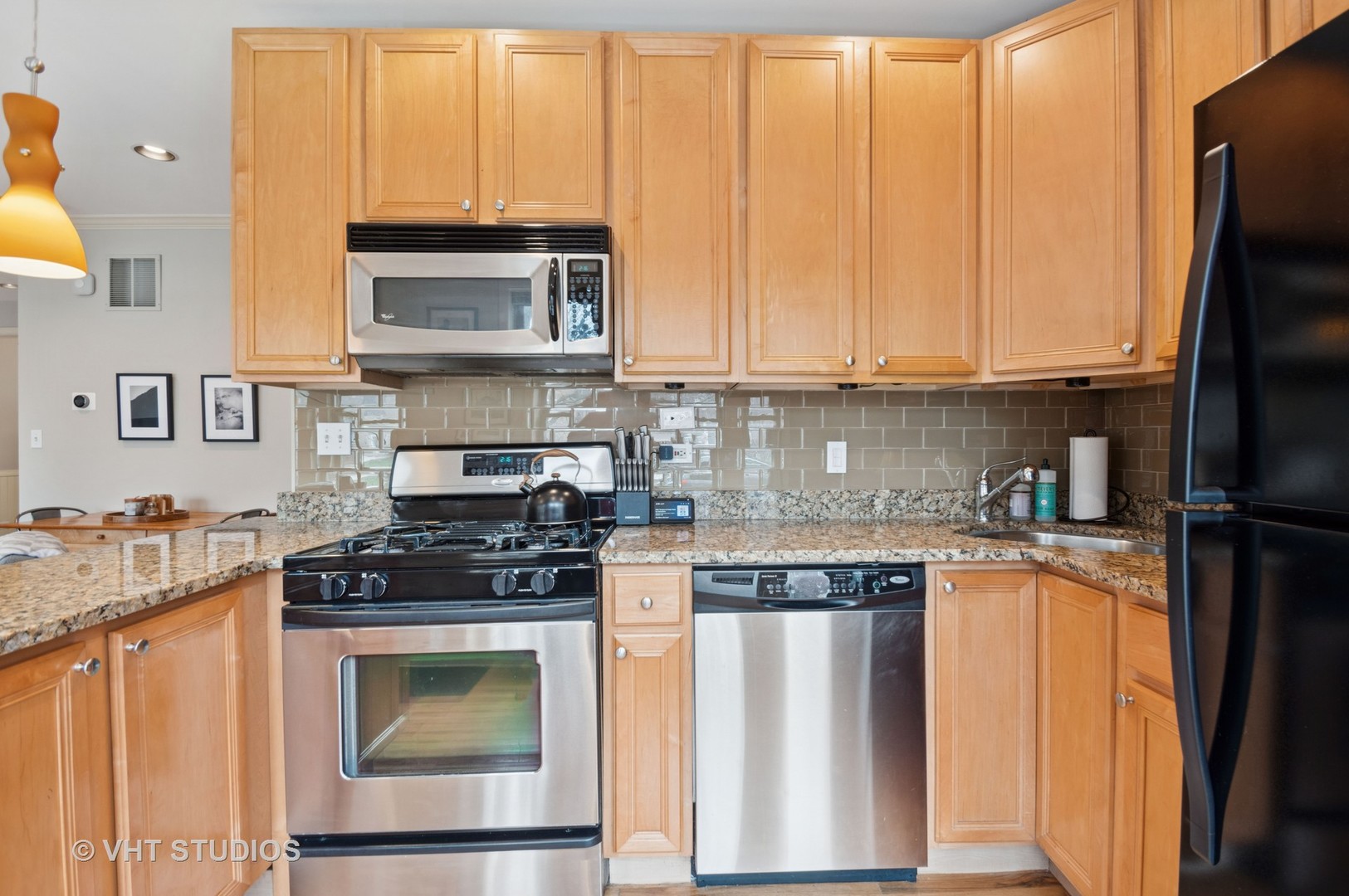 2711 W ARGYLE Street Unit: 1