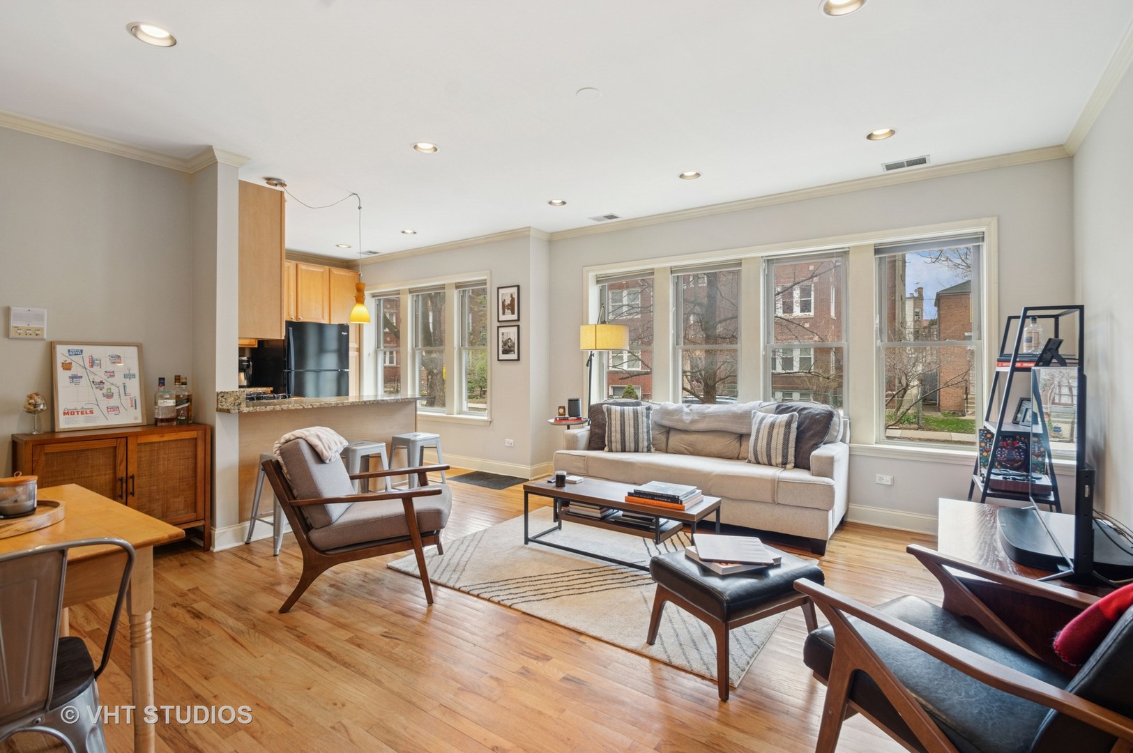 2711 W ARGYLE Street Unit: 1