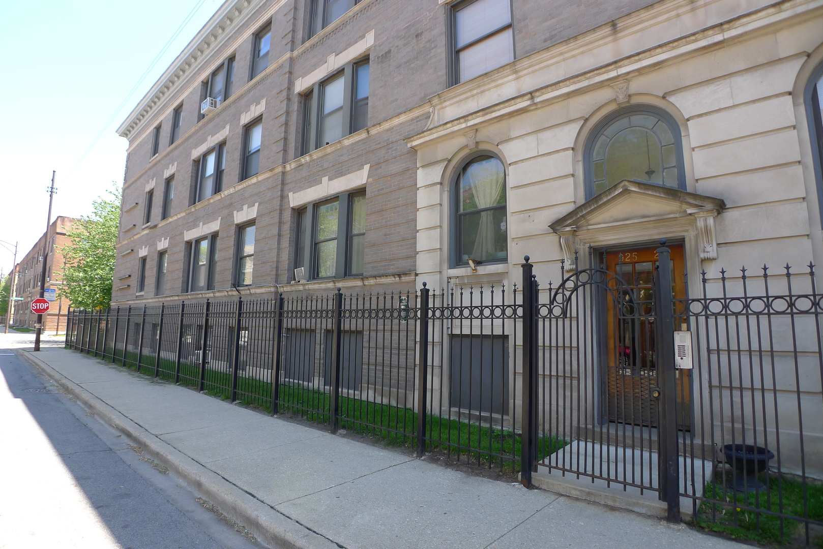 925 E 61ST Street Unit: 3