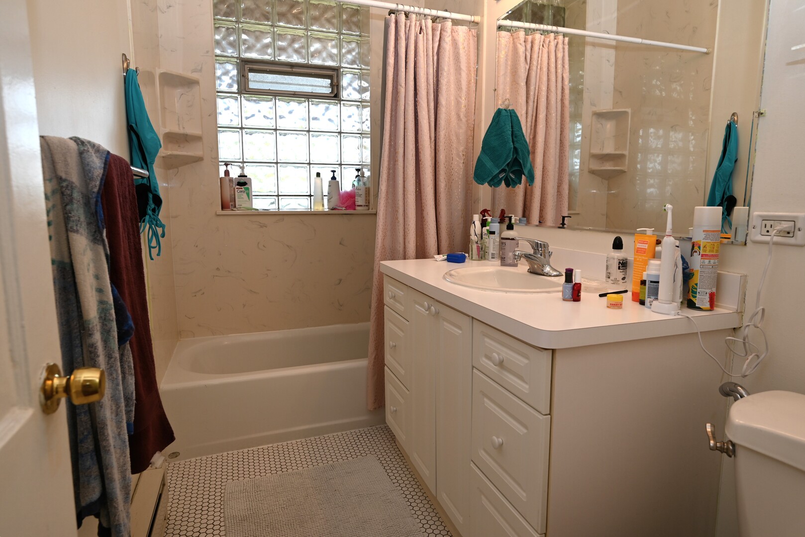 925 E 61ST Street Unit: 3