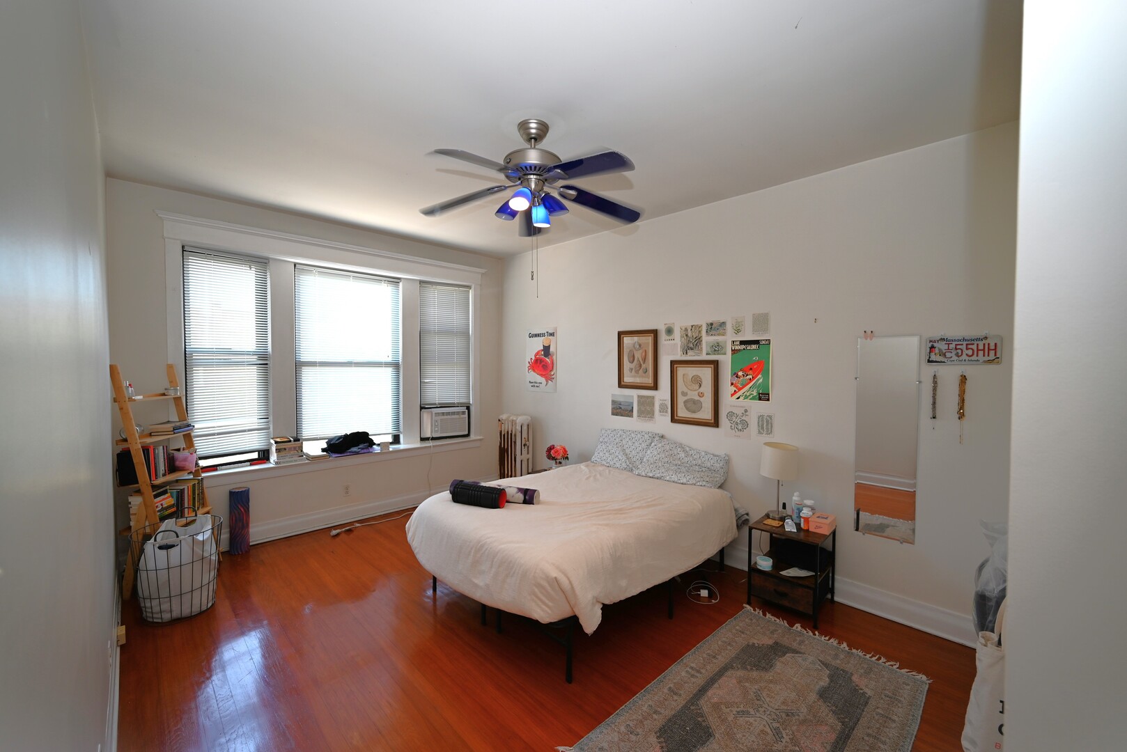 925 E 61ST Street Unit: 3