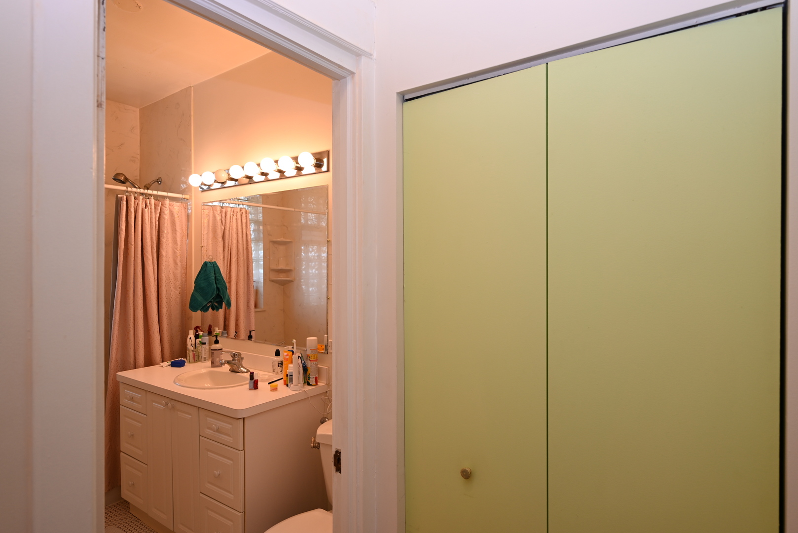 925 E 61ST Street Unit: 3