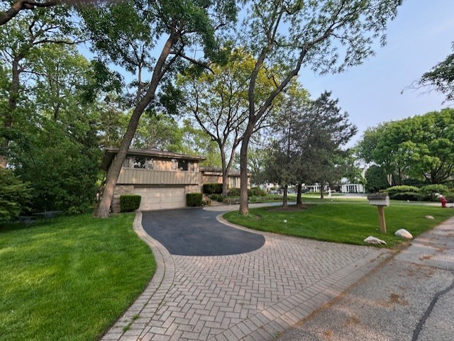 73 W Canterbury Lane