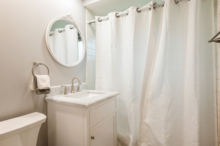 73 W Canterbury Lane