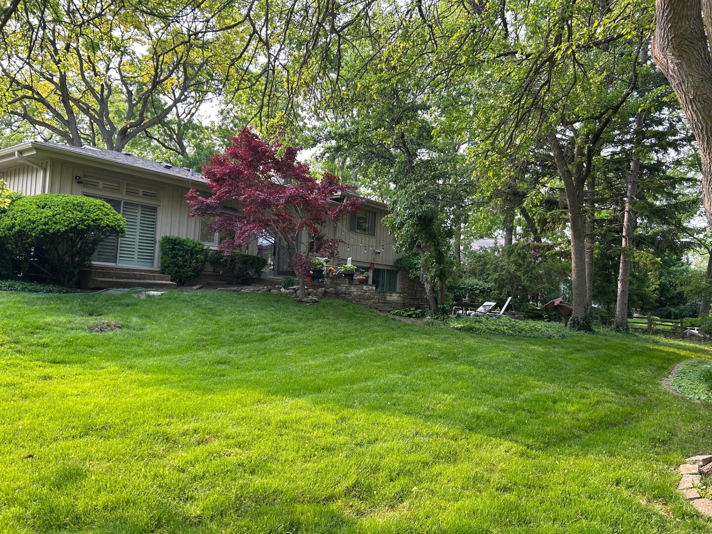 73 W Canterbury Lane