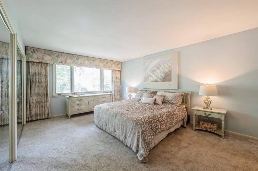 73 W Canterbury Lane