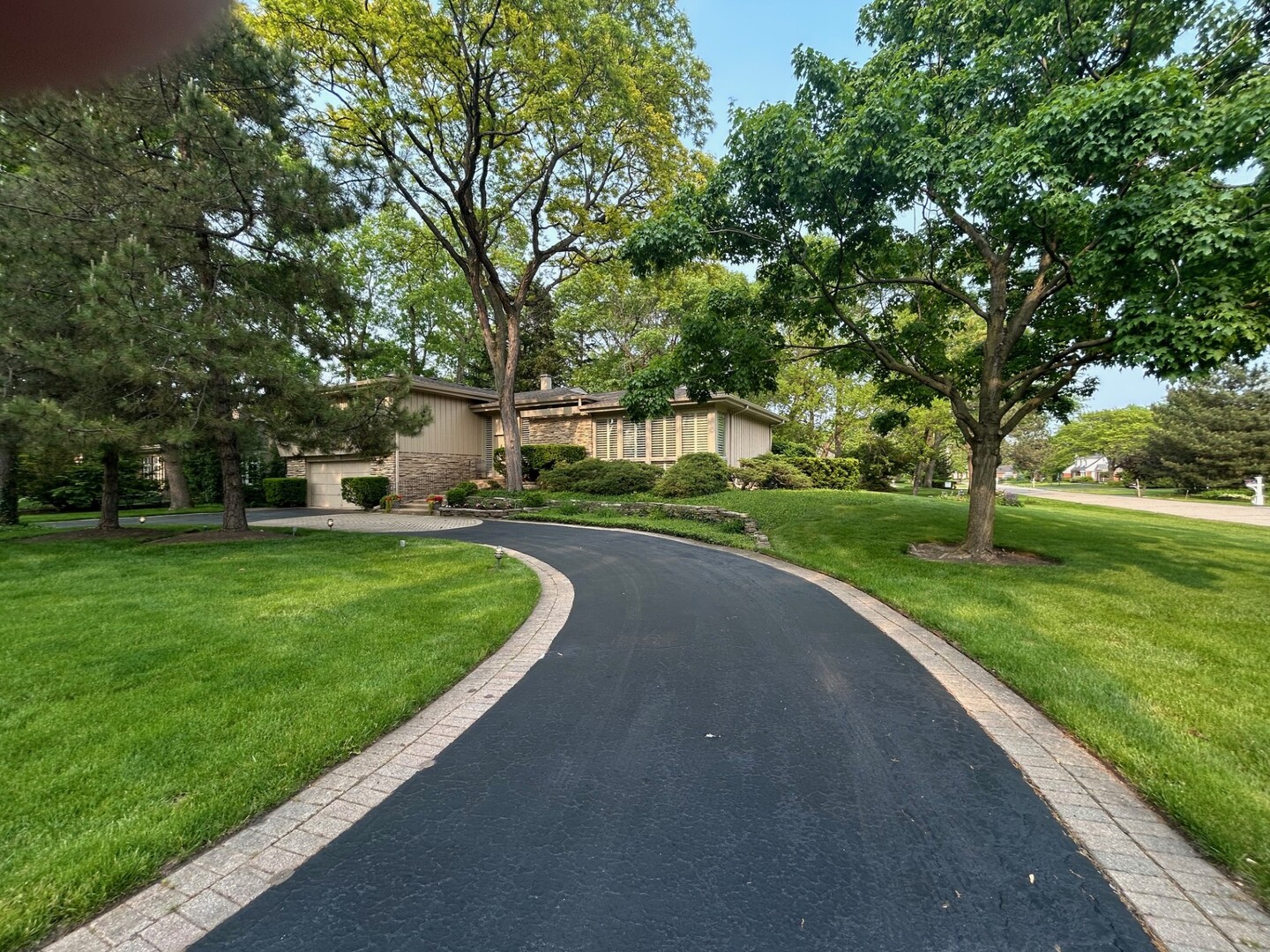 73 W Canterbury Lane