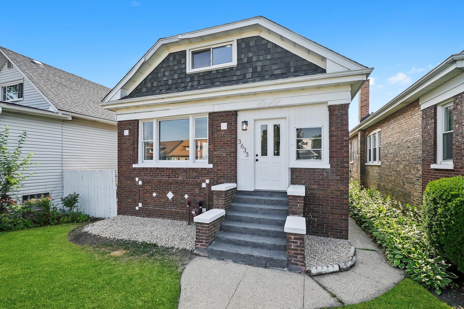 3633 N Lotus Avenue