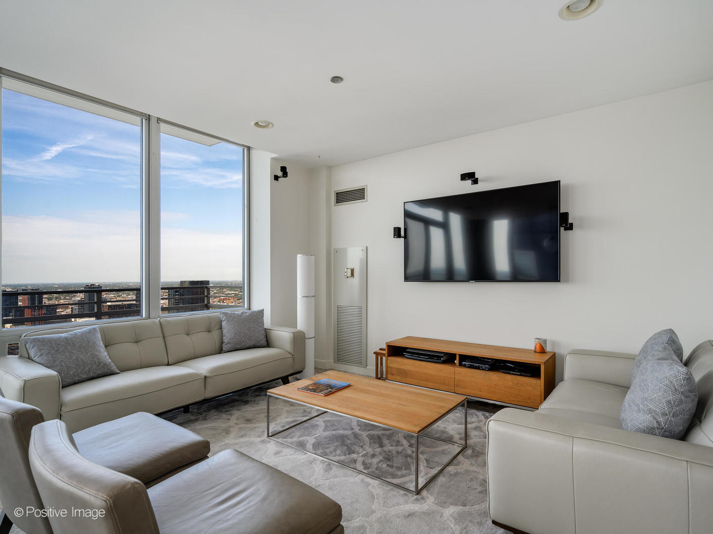 737 W Washington Boulevard Unit: 3310