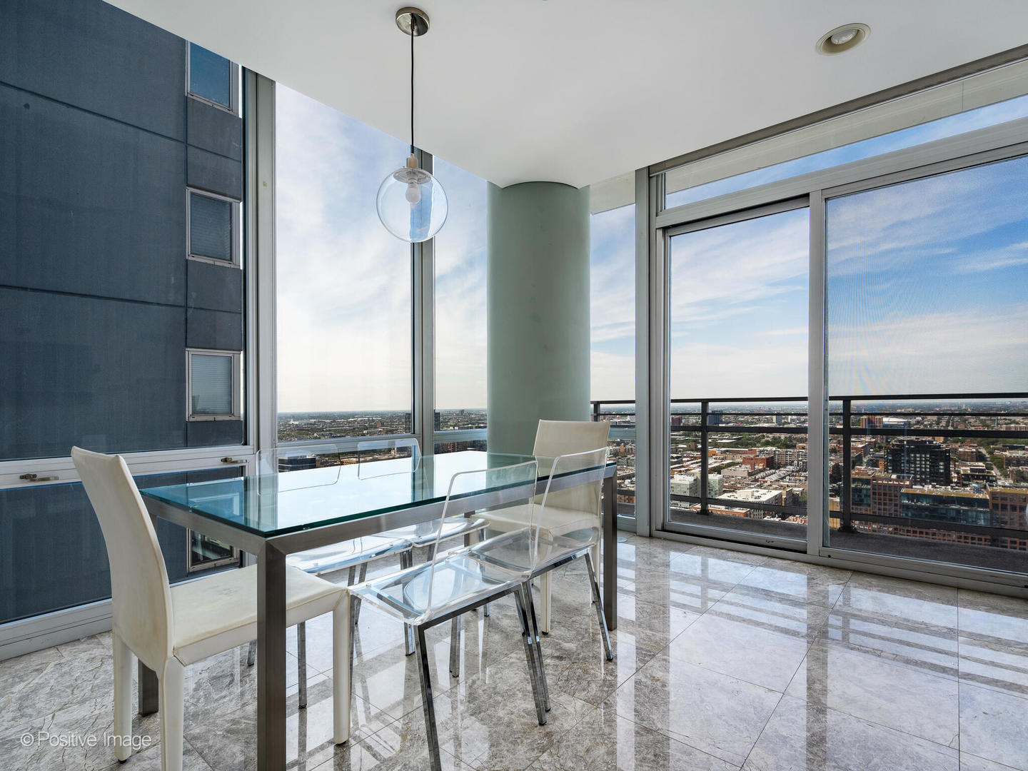 737 W Washington Boulevard Unit: 3310