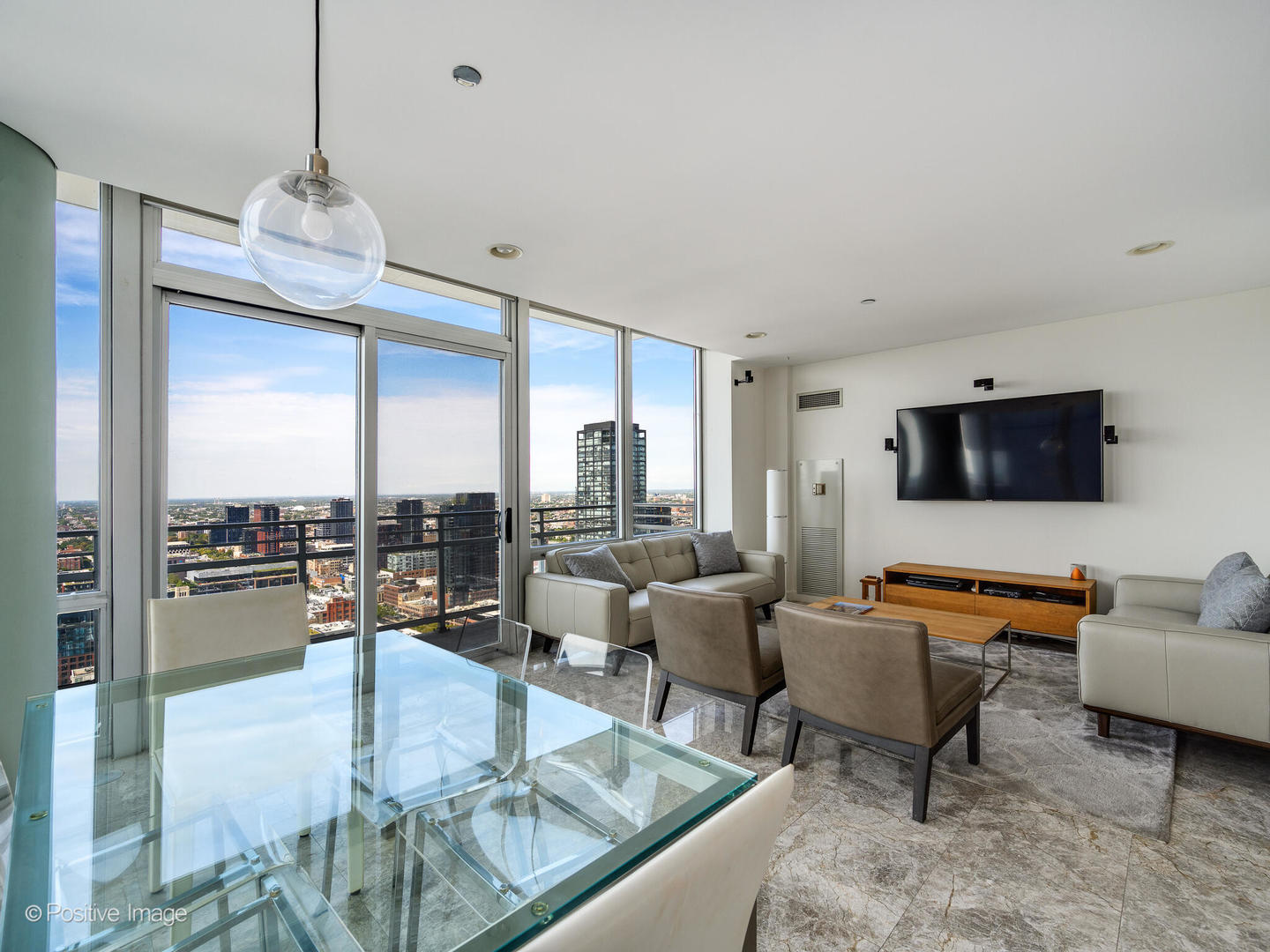 737 W Washington Boulevard Unit: 3310