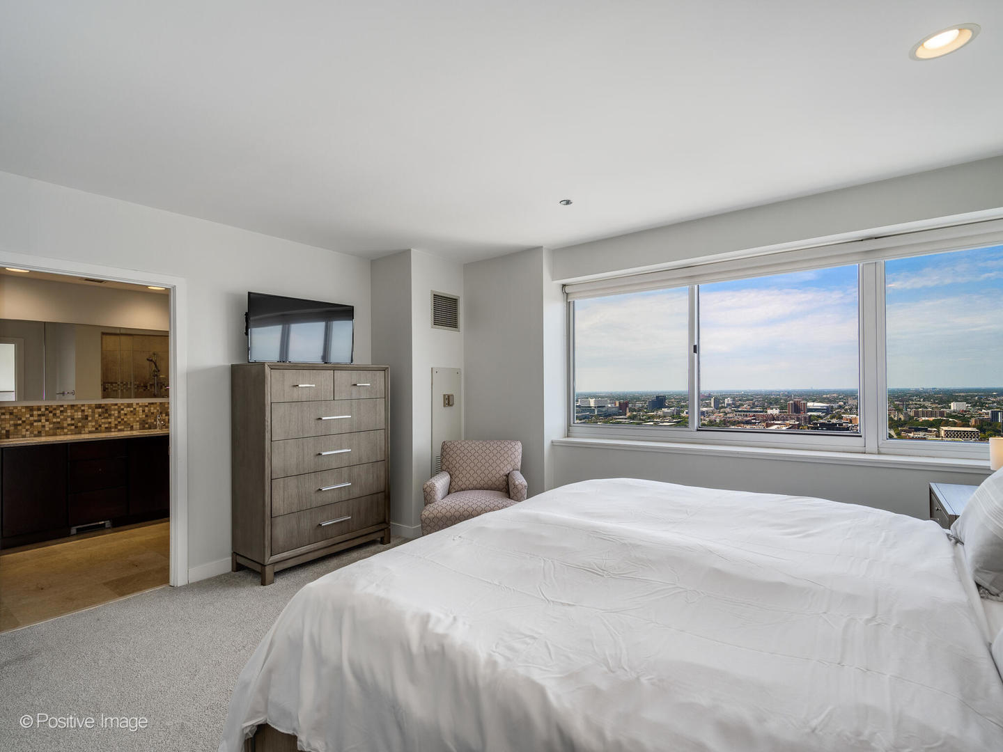 737 W Washington Boulevard Unit: 3310