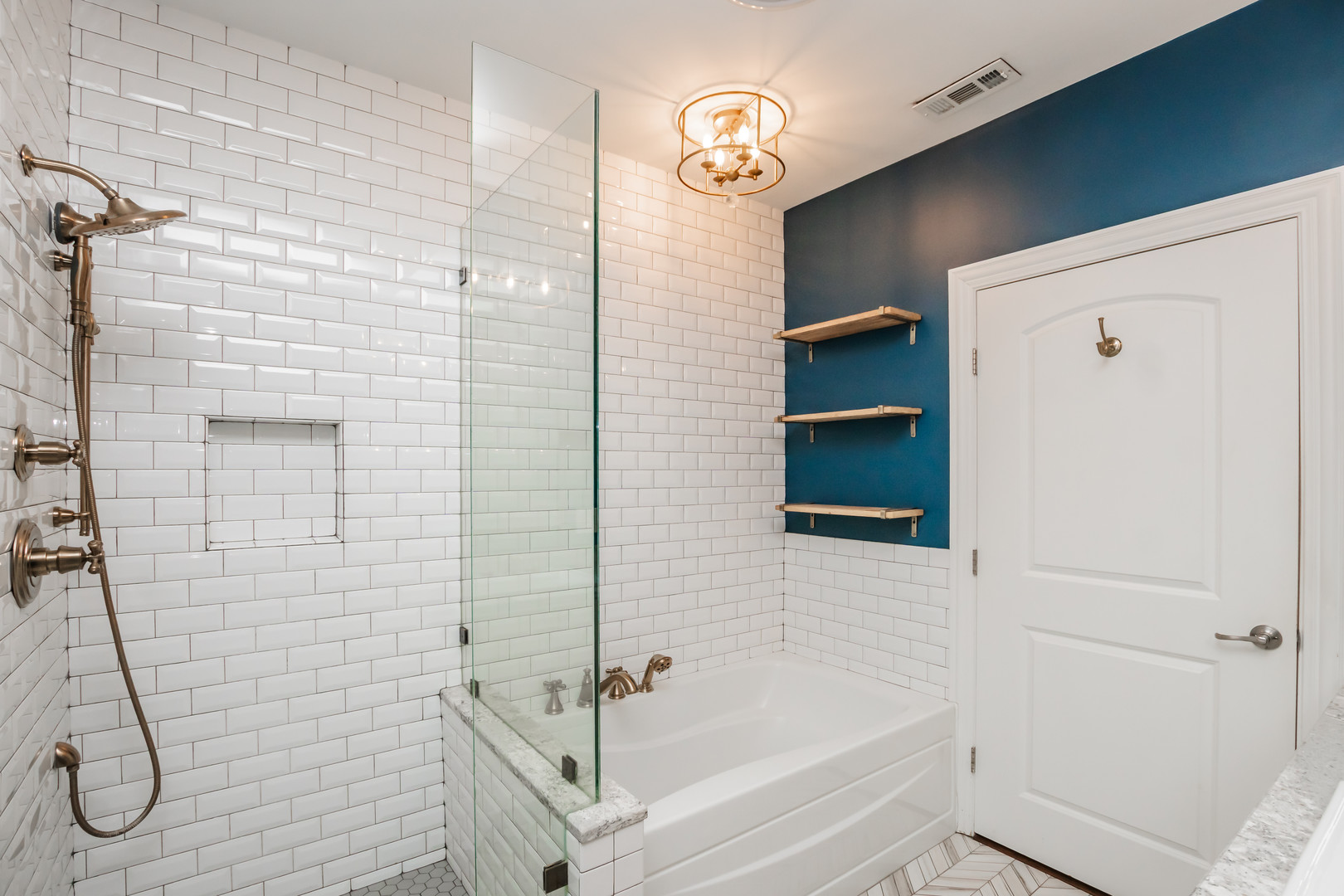 4950 N Western Avenue Unit: 2L