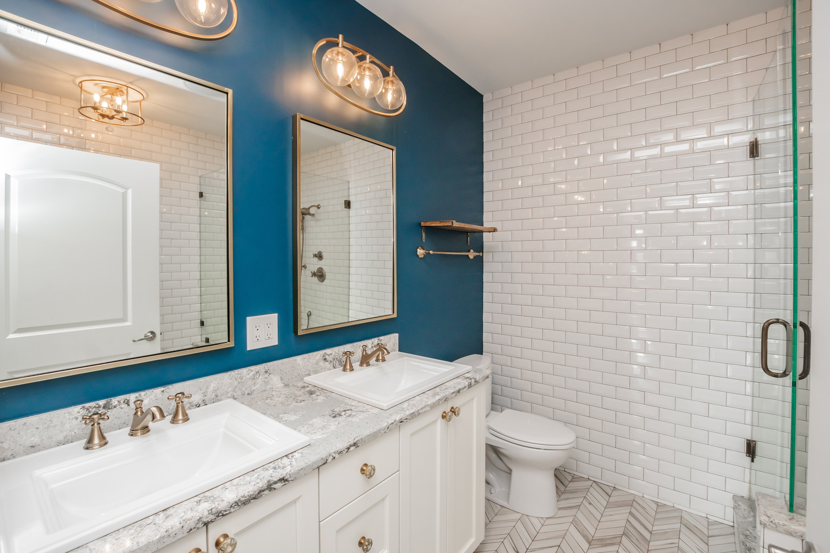 4950 N Western Avenue Unit: 2L