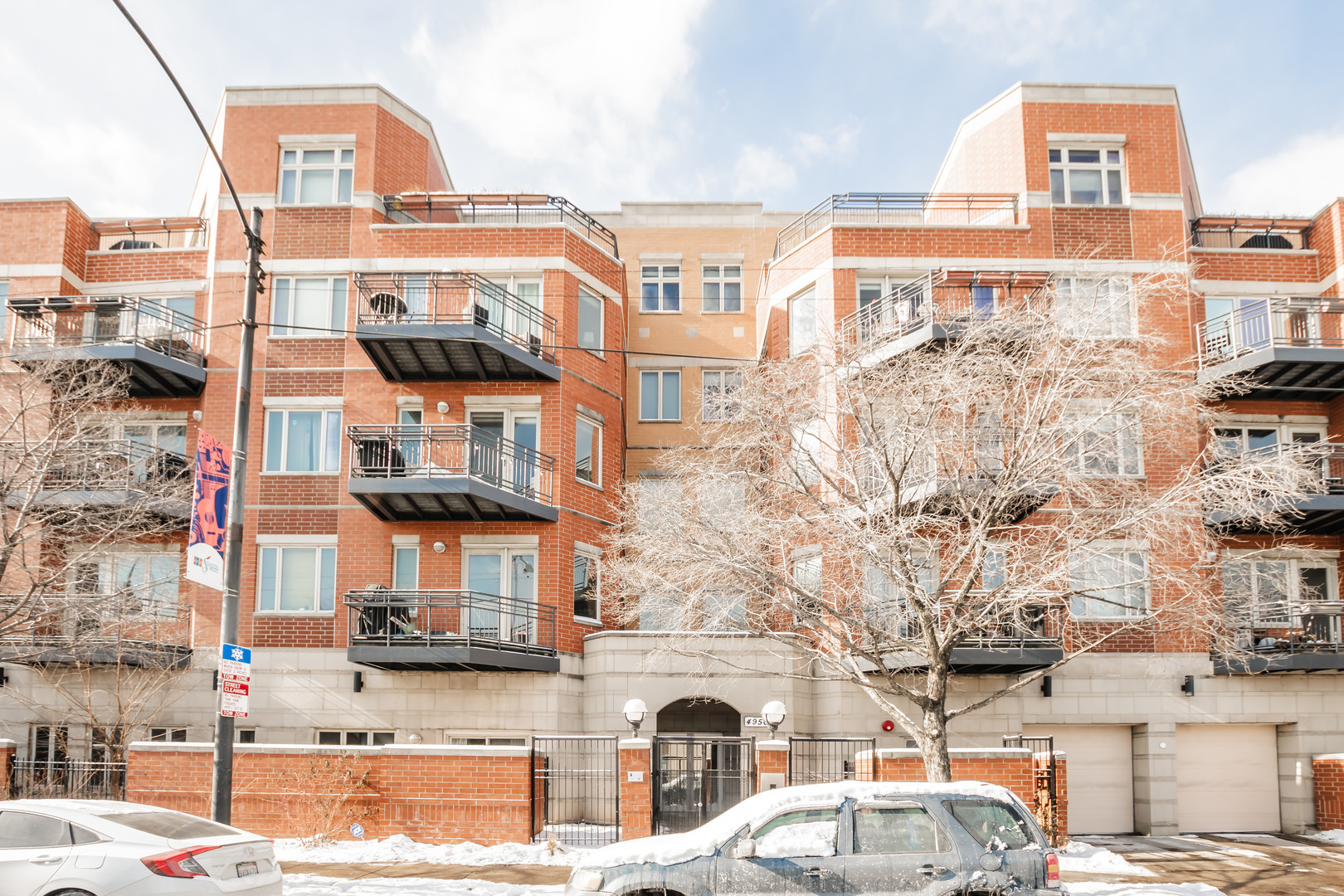 4950 N Western Avenue Unit: 2L