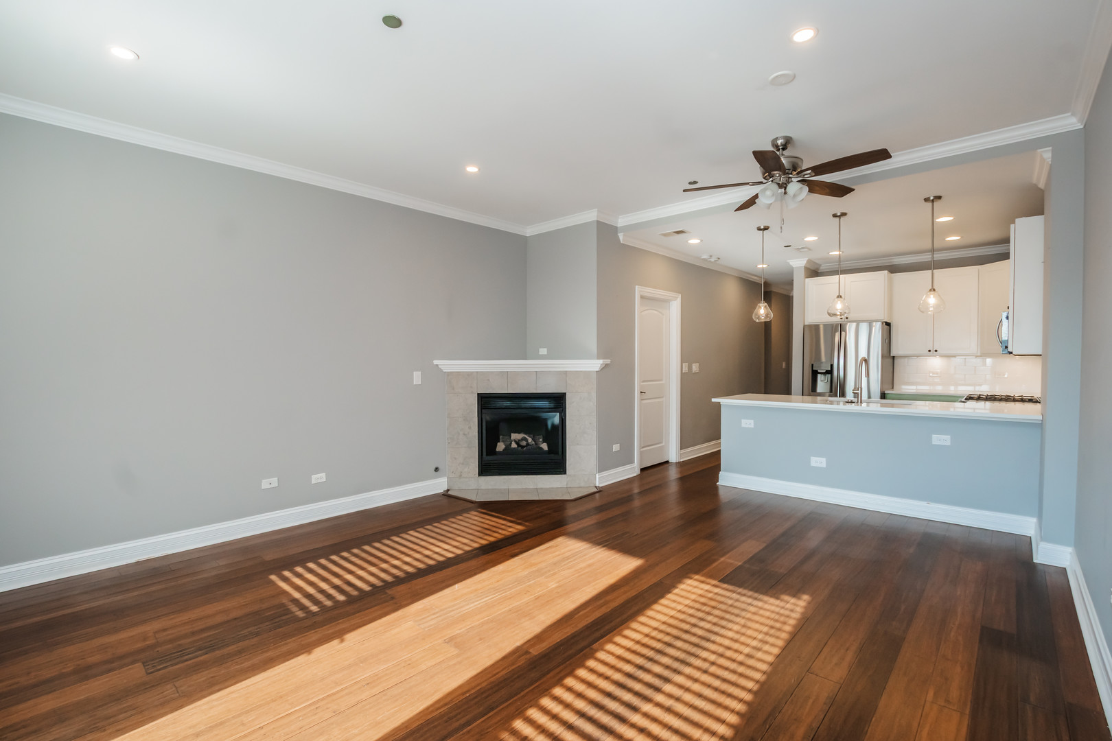 4950 N Western Avenue Unit: 2L