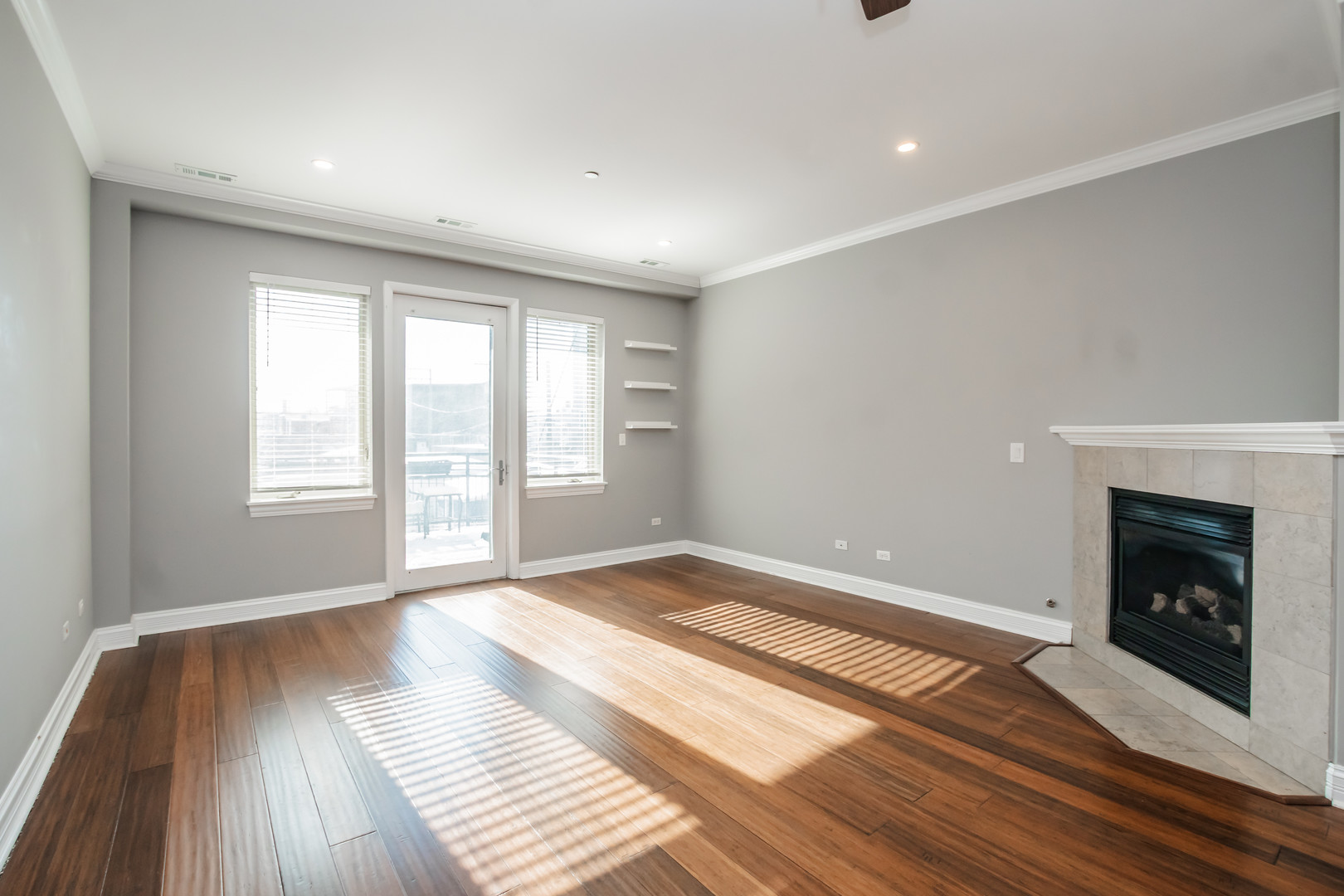 4950 N Western Avenue Unit: 2L