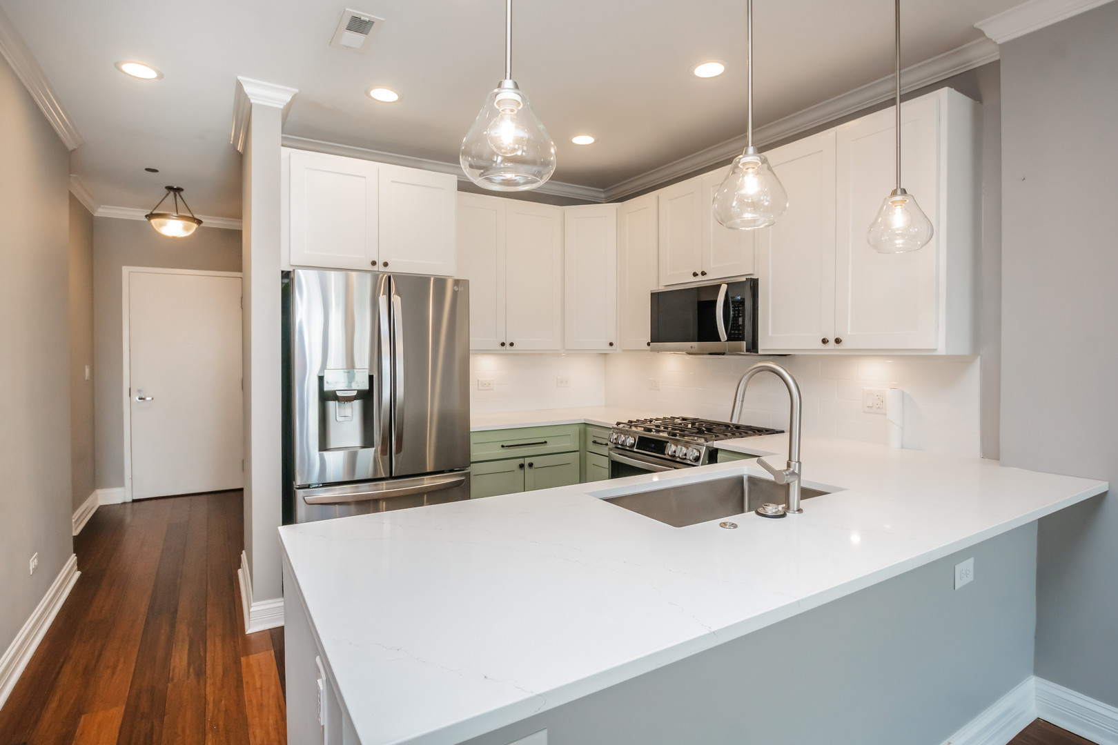 4950 N Western Avenue Unit: 2L