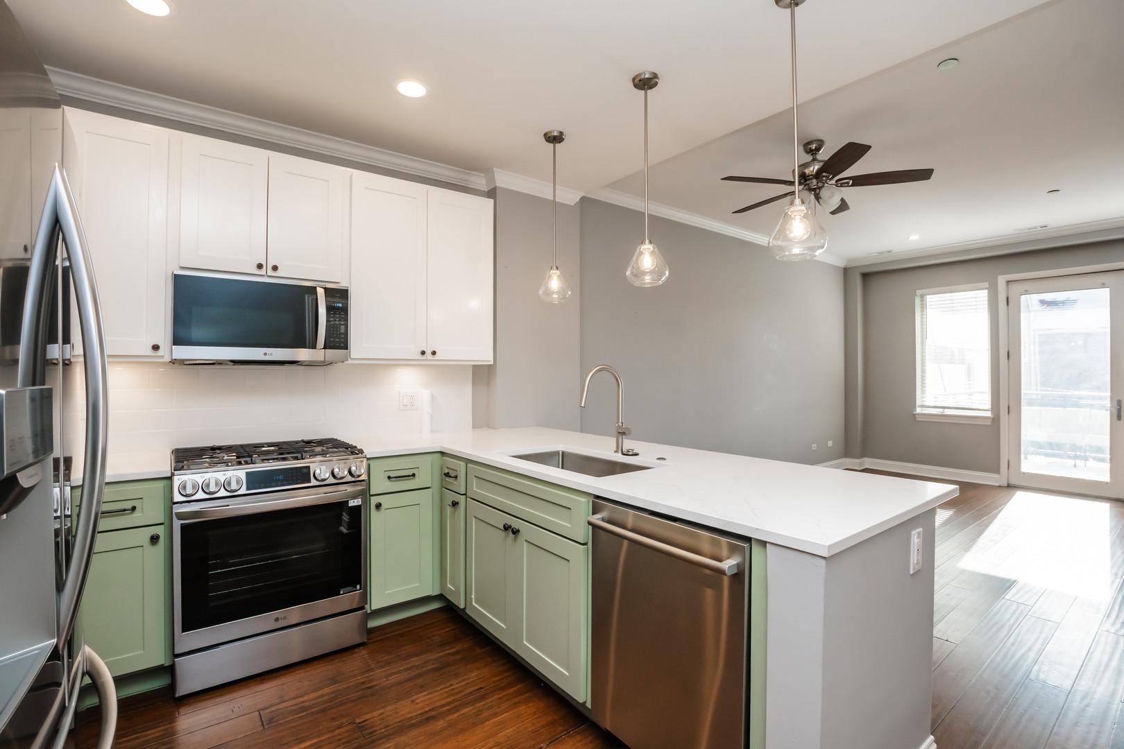 4950 N Western Avenue Unit: 2L