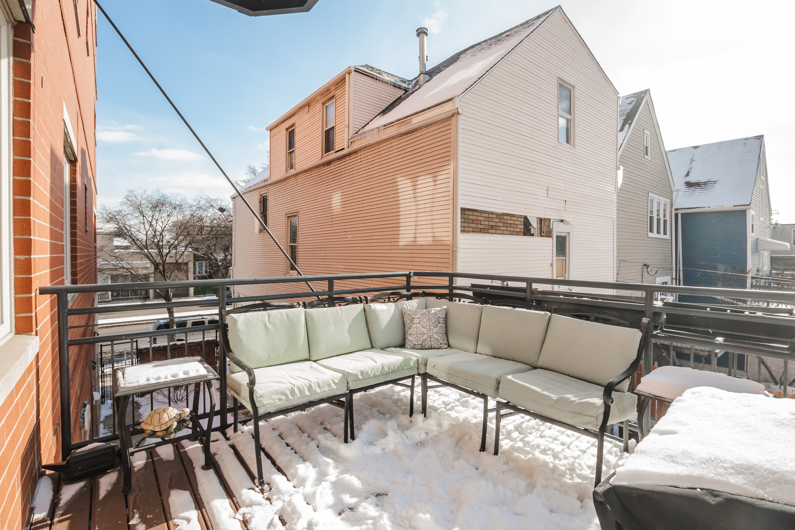 4950 N Western Avenue Unit: 2L