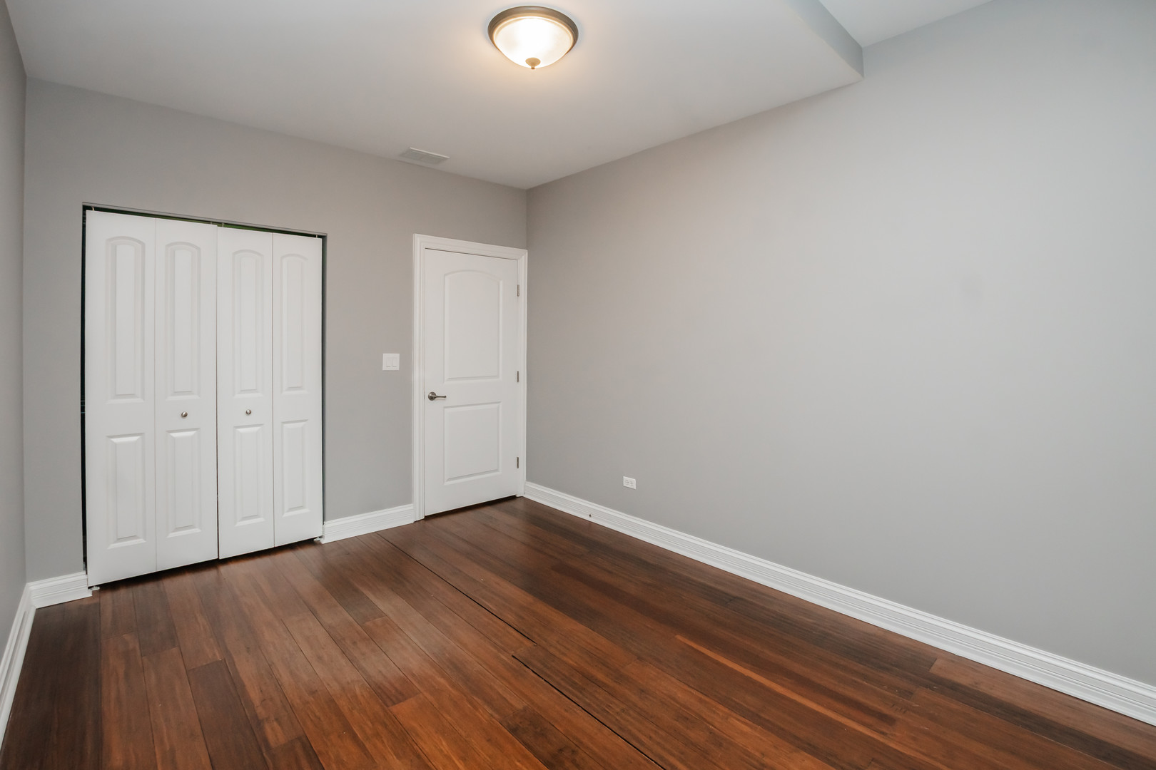 4950 N Western Avenue Unit: 2L