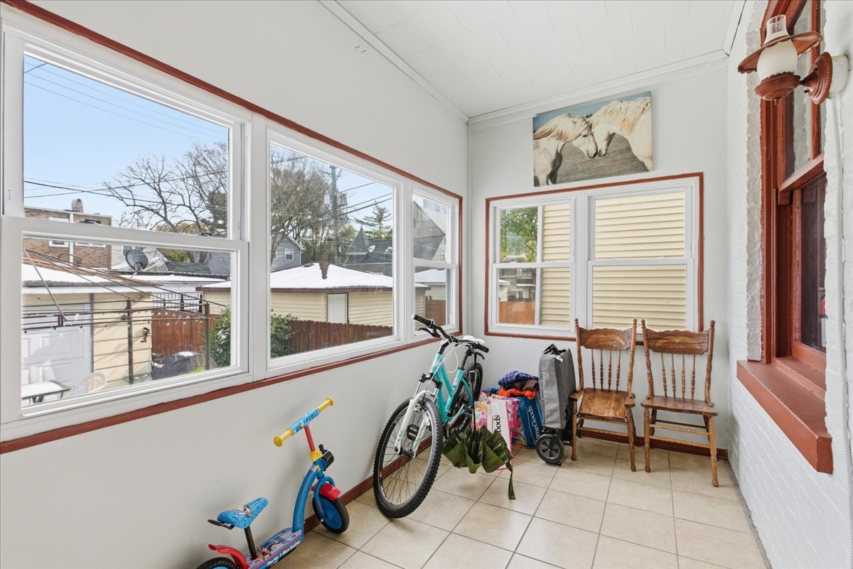 2333 N Hamlin Avenue Unit: 1